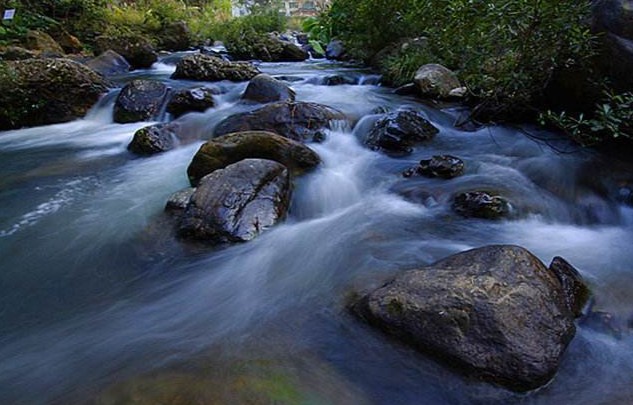 ¿Qué significa soñar con agua que fluye?