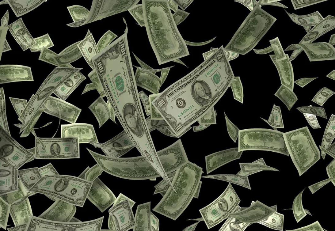 ¿Qué significa soñar con dinero falsificado?