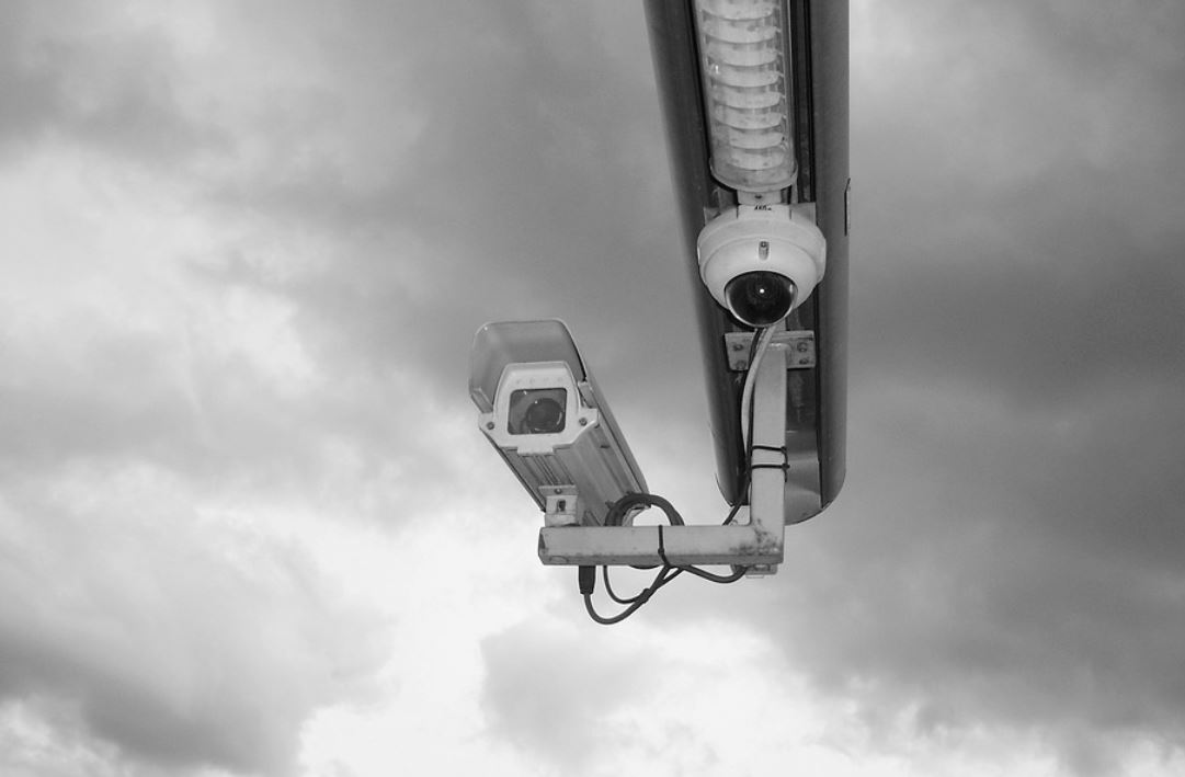 ¿Qué significa soñar con ser observado?