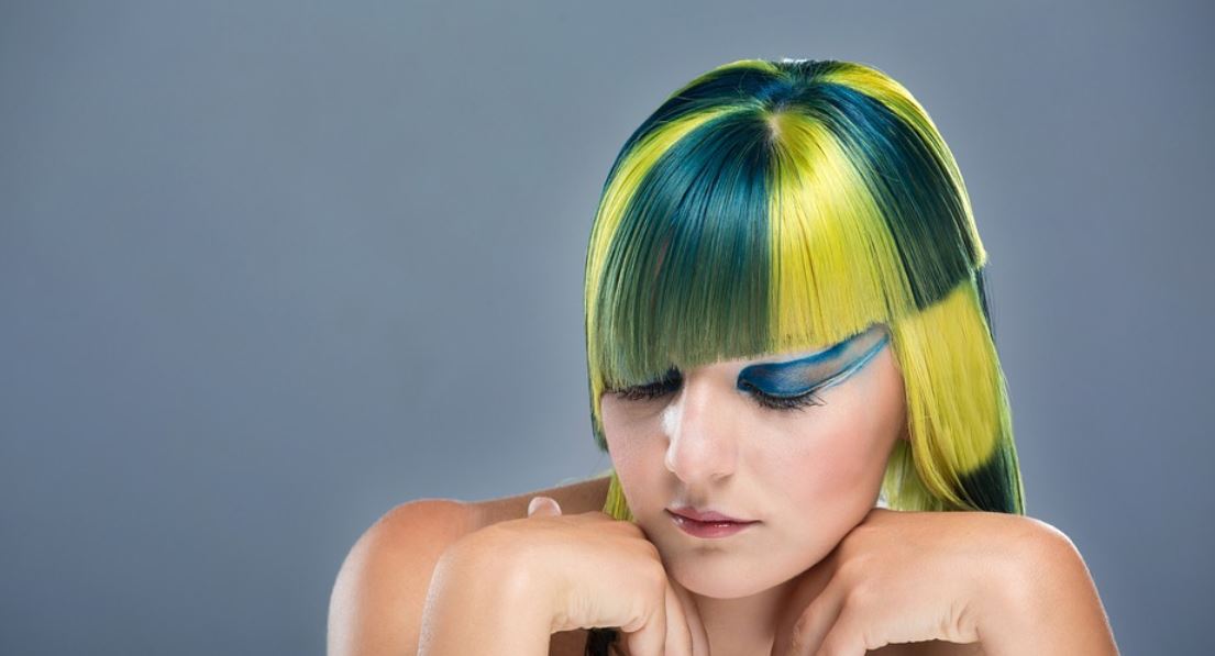 ¿Qué significa soñar con teñirse el pelo?