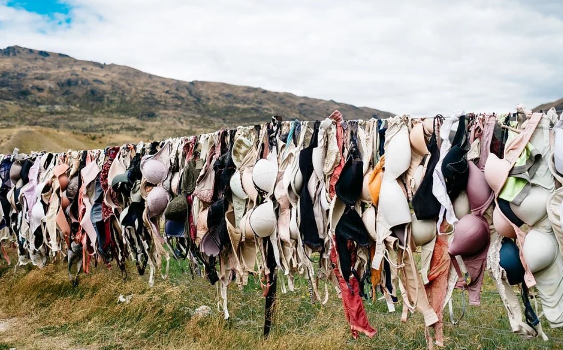 ¿Qué significa soñar con ropa interior?