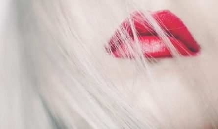 ¿Qué significa soñar con que te sale pelo de la boca?