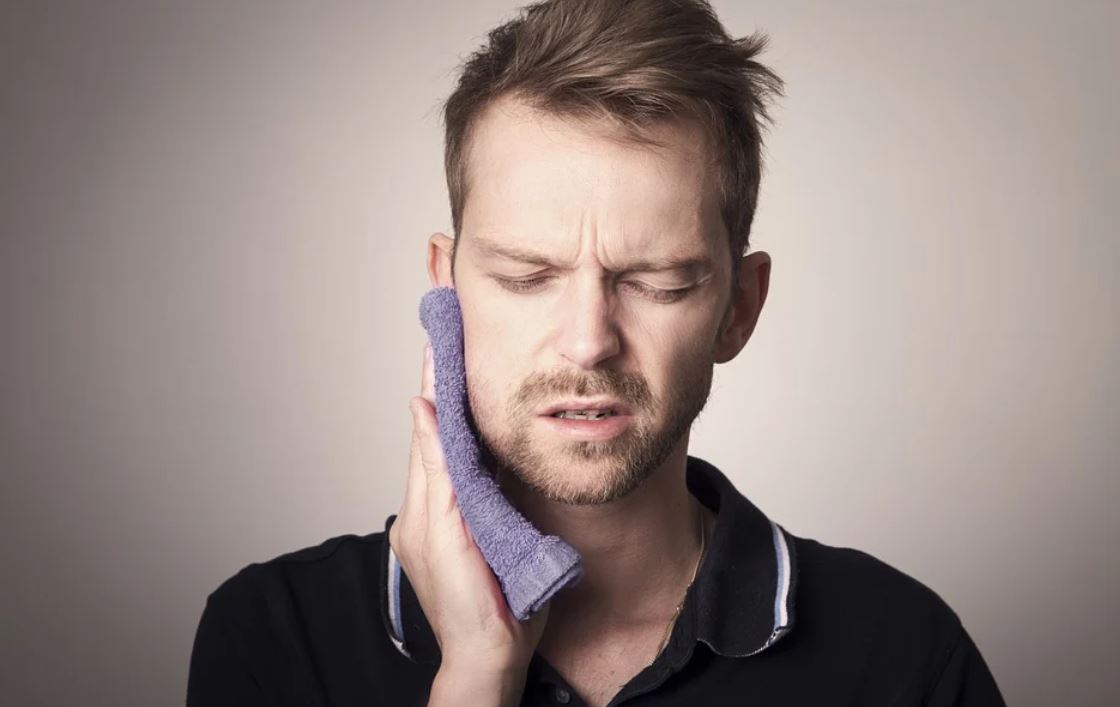 ¿Qué significa soñar con que se te caen los dientes?