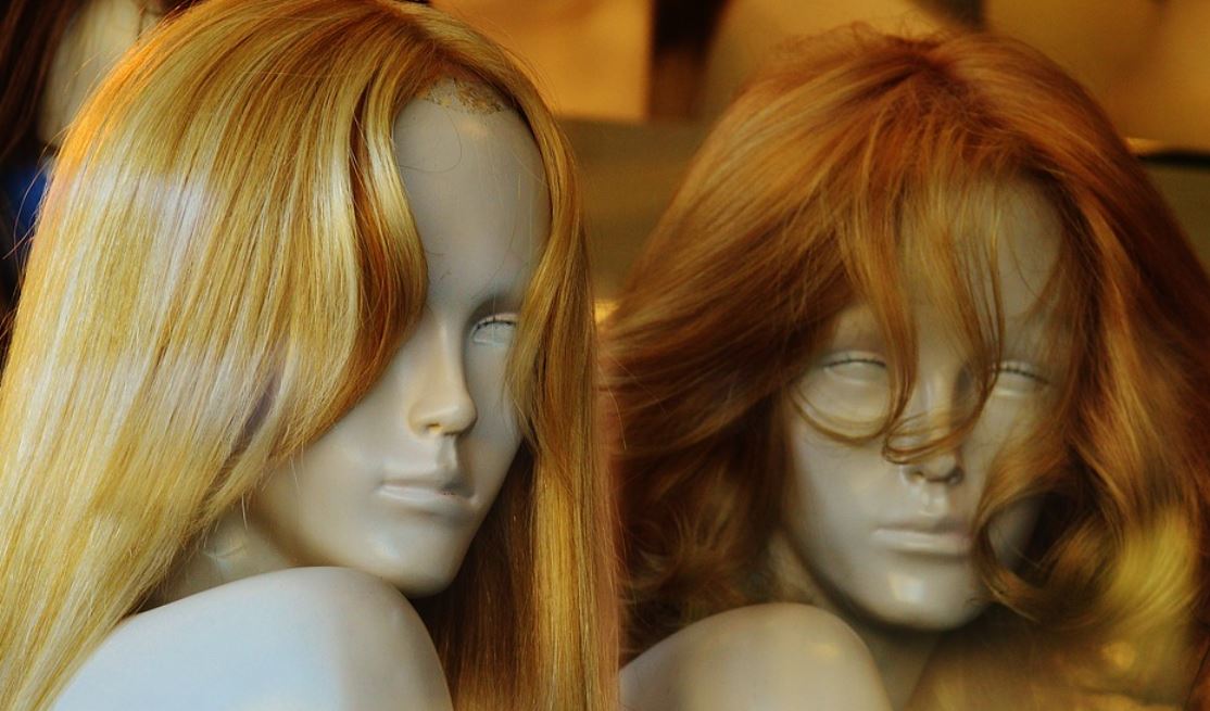 ¿Qué significa soñar con una peluca?