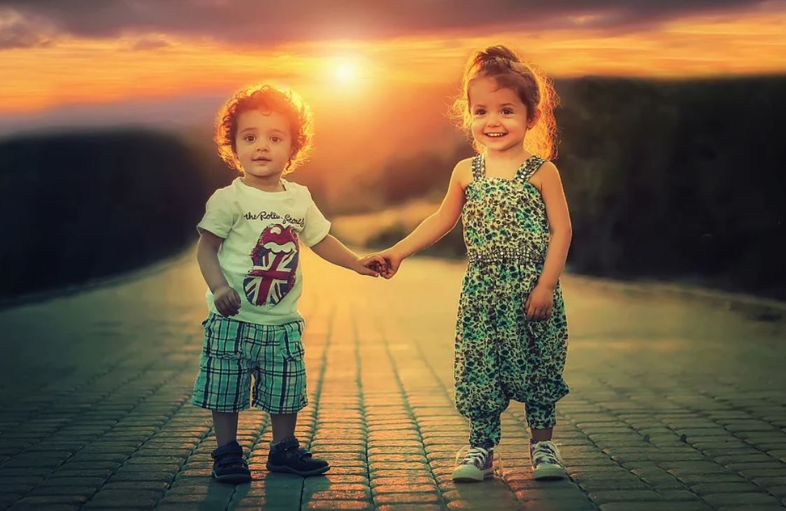 ¿Qué significa soñar con tomarse de la mano?