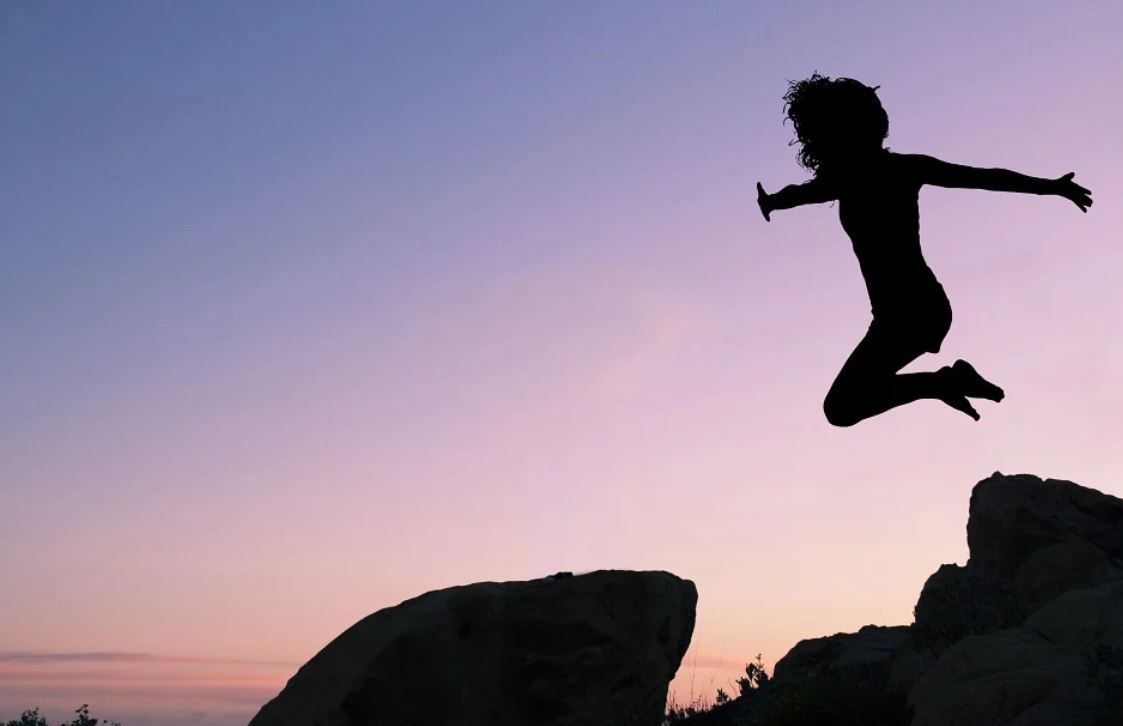 ¿Qué significa soñar con saltar?