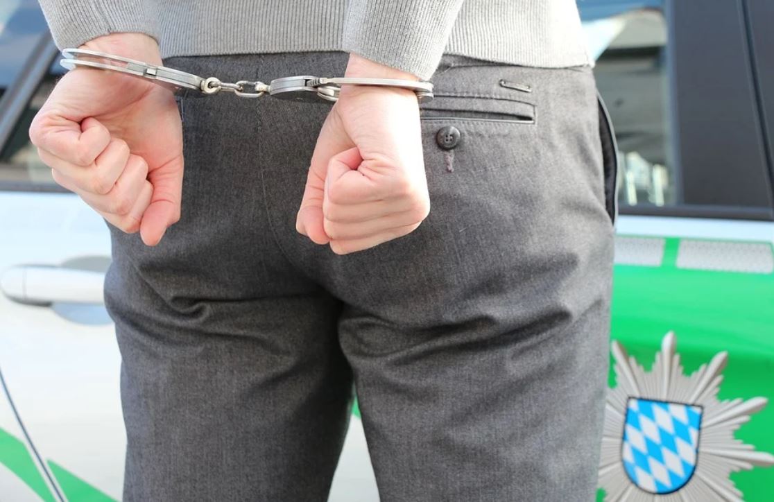 ¿Qué significa soñar con ser arrestado?