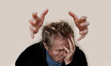 ¿Qué significa soñar con un loco?