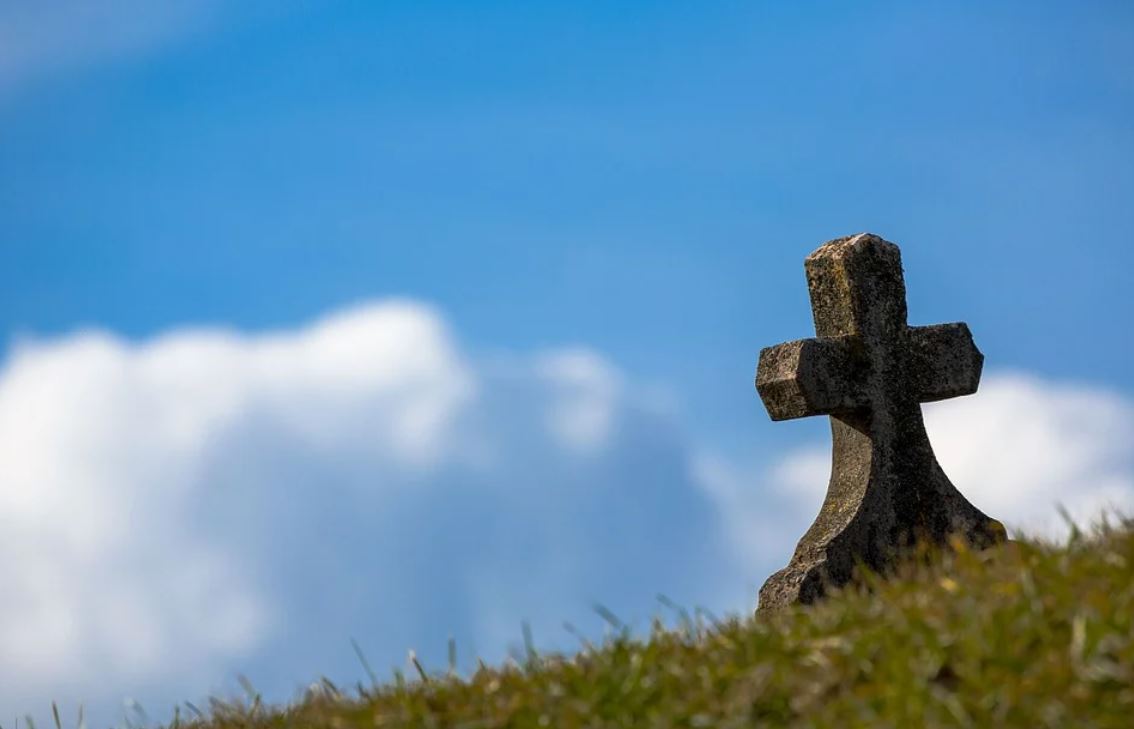 ¿Qué significa soñar con un cementerio?