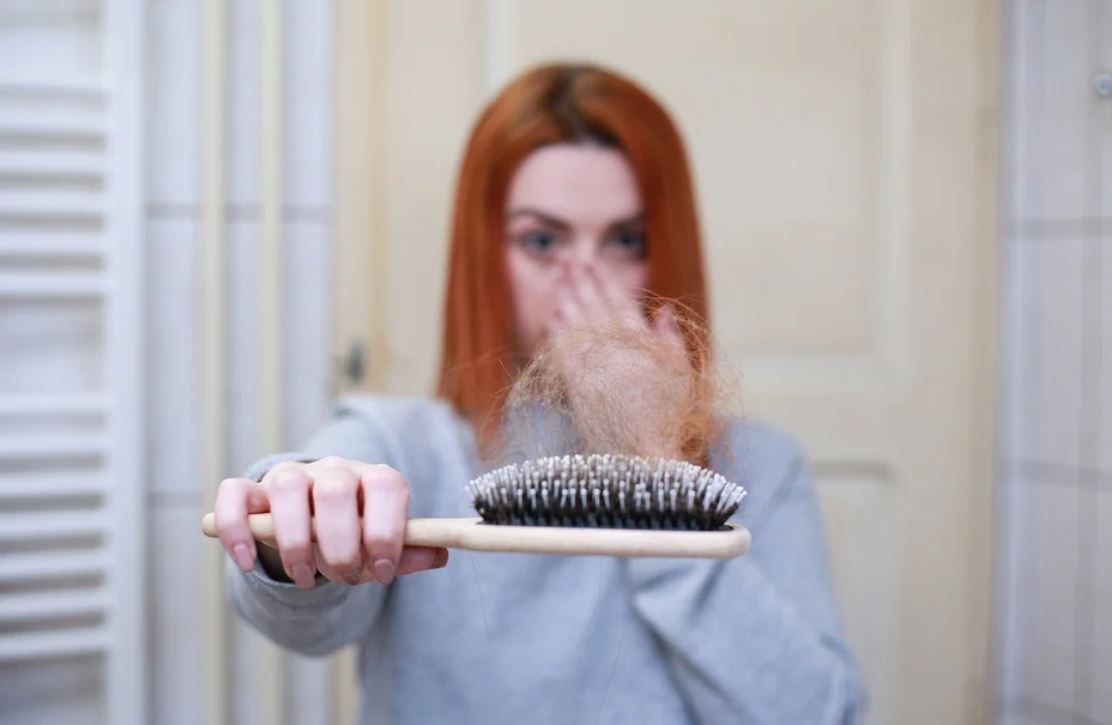 17 Significados de Soñar con la Caída del Cabello