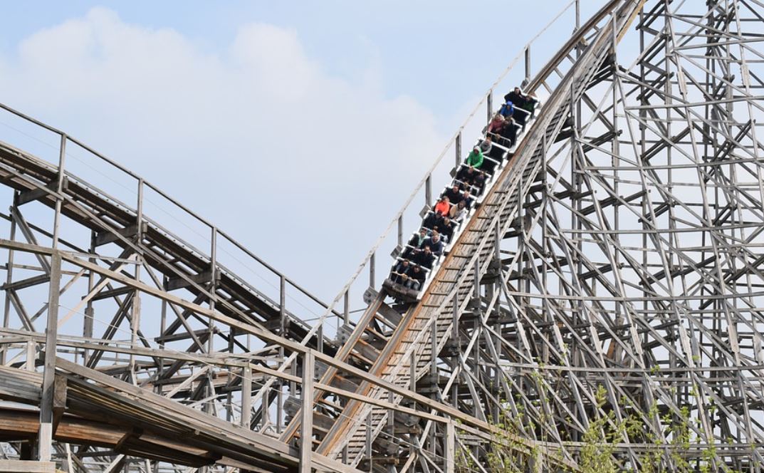 15 Significados de Soñar con Montañas Rusas