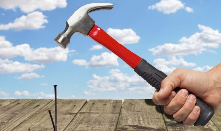 29 Significados de Soñar con Clavos