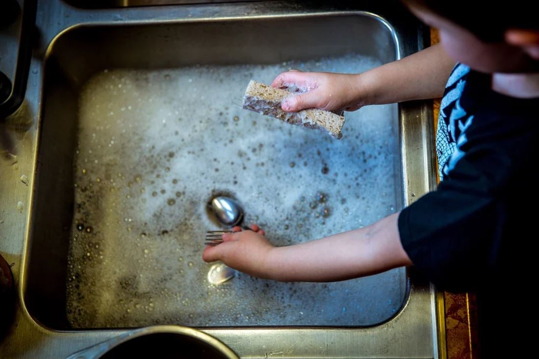 14 Significados de Soñar con Lavar Platos