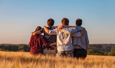 15 Significados de Soñar con Viejos Amigos