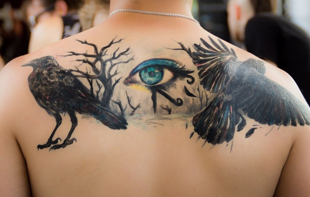 6 Significados de Soñar con Ser Apuñalado por la Espalda