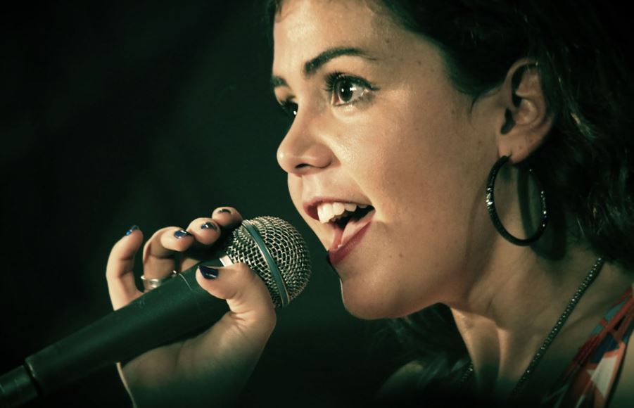 25 Significados de Soñar con Cantar