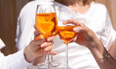 18 Significados de Soñar con Beber Alcohol