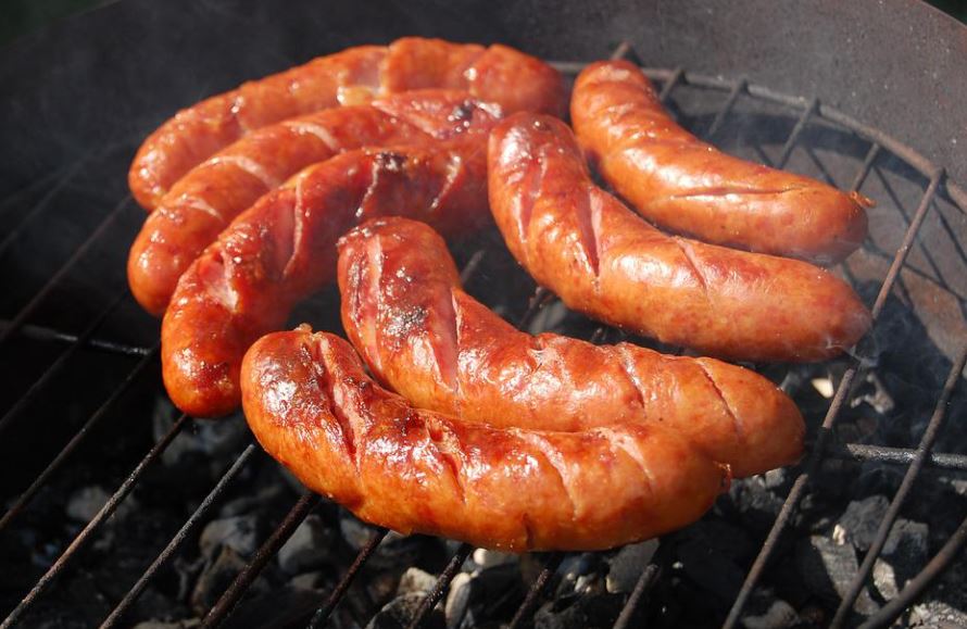 21 Significados de Soñar con Salchichas Crudas