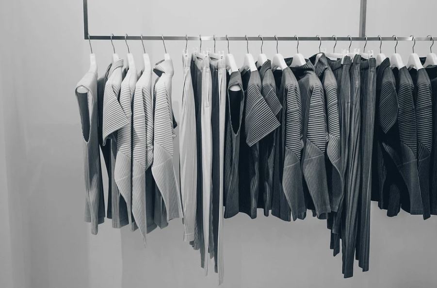 17 Significados de Soñar con Comprar Ropa