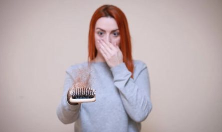 12 Significados de Soñar con la Caída del Cabello