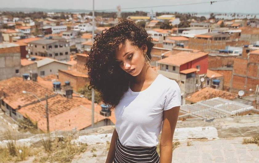 14 Significados de Soñar con Cabello Rizado