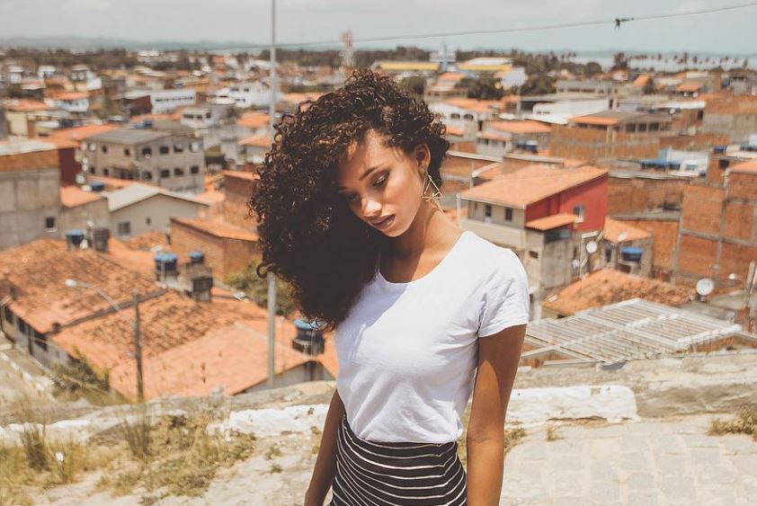 14 Significados de Soñar con Cabello Rizado