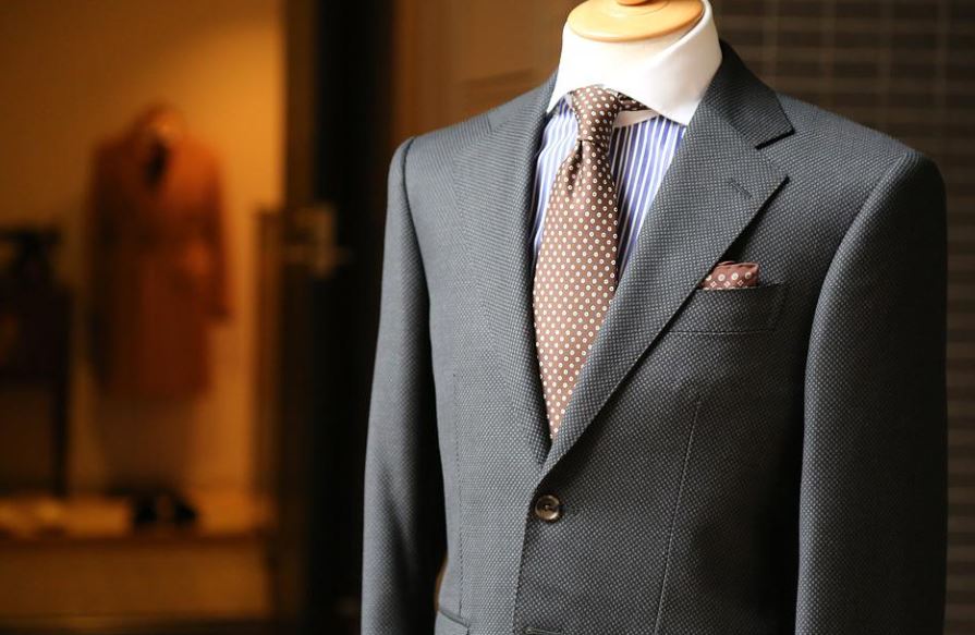 20 Significados de Soñar con un Traje