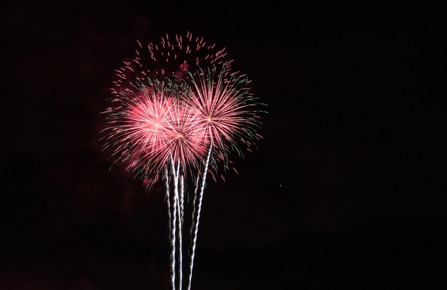 12 Significados de Soñar con Fuegos Artificiales