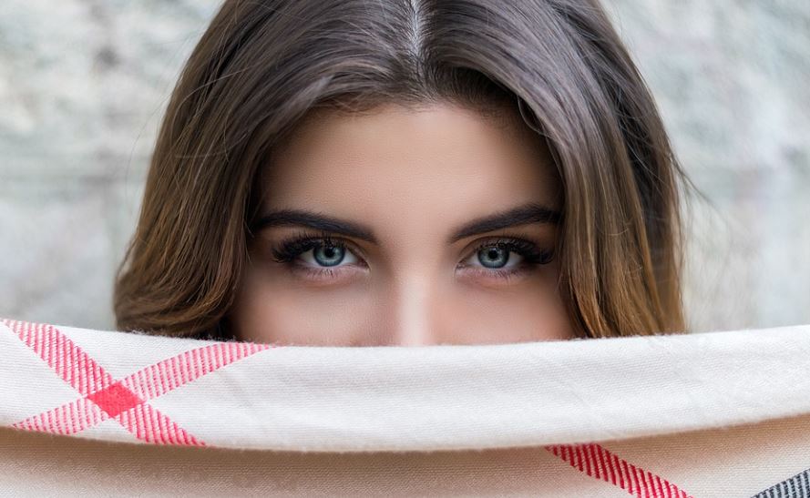 16 Significados de Soñar con Cejas