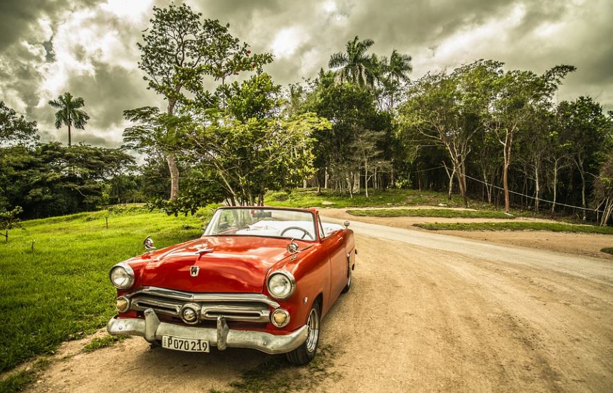 13 Significados de Soñar con un Coche Rojo