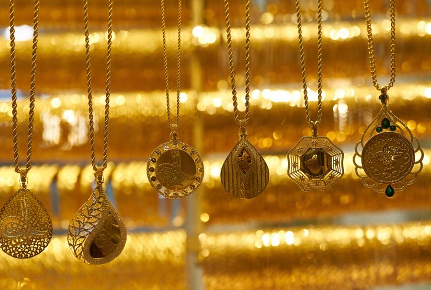 13 Significados de Soñar con un Collar de Oro