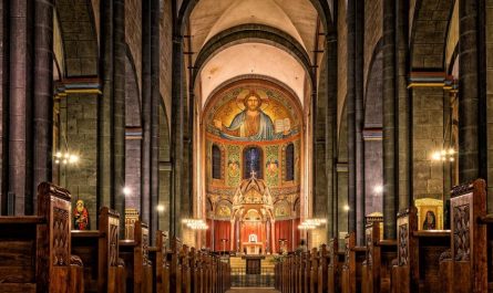 16 Significados de Soñar con un Sacerdote