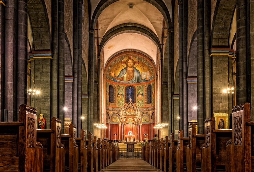 16 Significados de Soñar con un Sacerdote