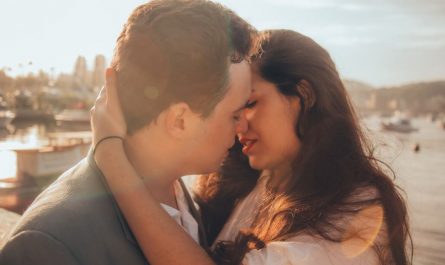 ¿Qué significa soñar con besar a un desconocido?