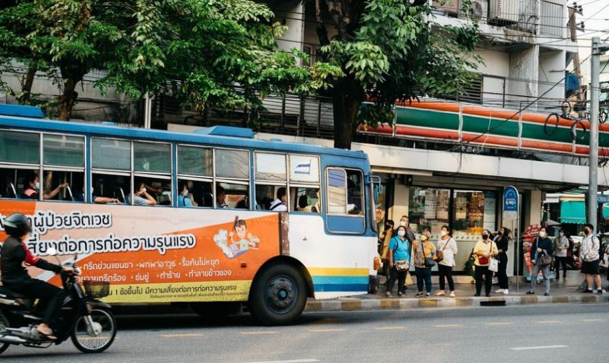 ¿Qué significa soñar con una parada de autobús? 9 significados simbólicos