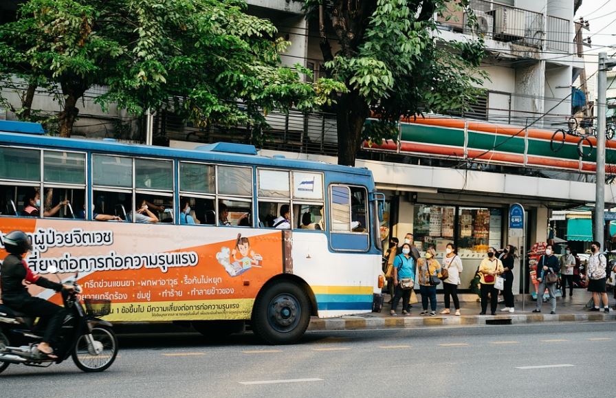 ¿Qué significa soñar con una parada de autobús? 9 significados simbólicos