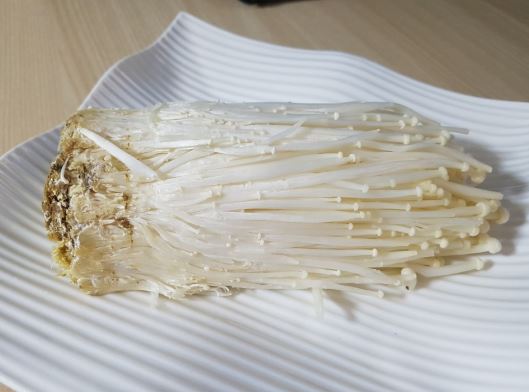 ¿Qué significa soñar con setas enoki? 7 significados simbólicos