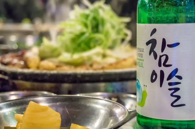 ¿Qué significa soñar con beber soju? 9 significados simbólicos