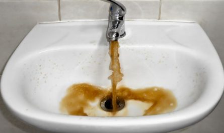 ¿Qué significa soñar con agua oxidada?