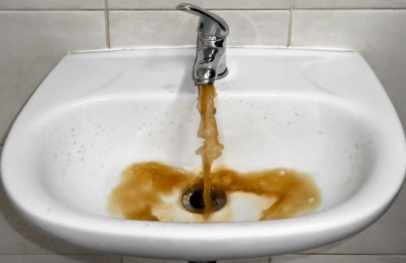 ¿Qué significa soñar con agua oxidada?