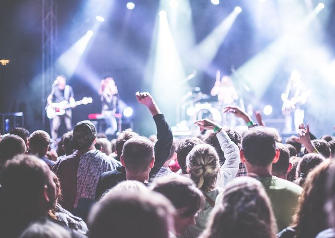 ¿Qué significa soñar con la familia de una celebridad?