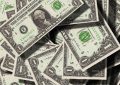 ¿Qué significa soñar con famosos dando dinero?