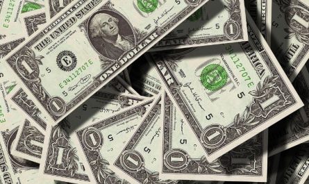 ¿Qué significa soñar con famosos dando dinero?