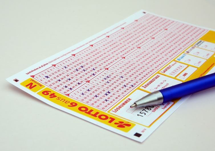 ¿Qué significa Soñar con recibir un boleto de lotería ganador