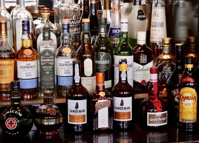 ¿Qué significa soñar con bebidas espirituosas (licores fuertes)?