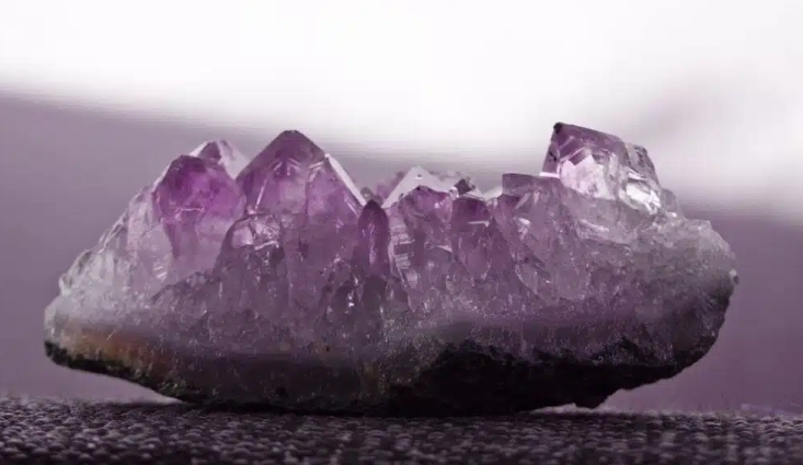 夢見紫水晶的多種含義和象徵